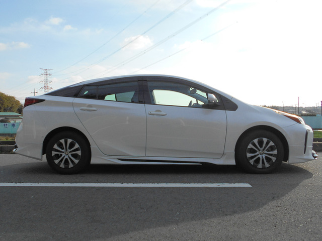 2021 Toyota Prius side profile