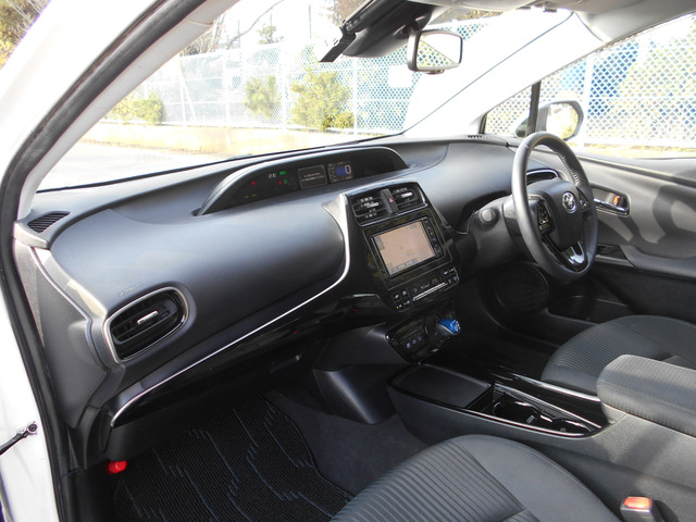 2021 Toyota Prius interior