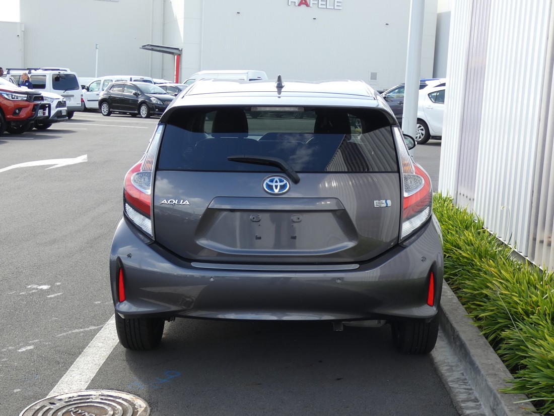 2020 Toyota Aqua rear view