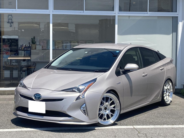 2020 Toyota Prius Review