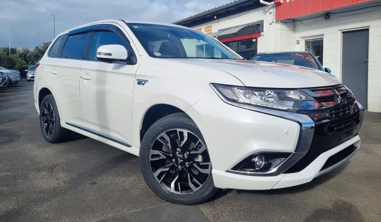 2019 Mitsubishi Outlander exterior