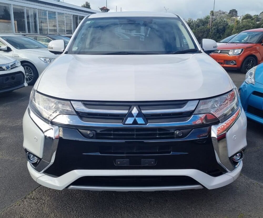 2019 Mitsubishi Outlander Front end. 