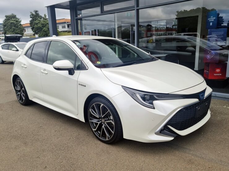 2019 Toyota Corolla front and side view.