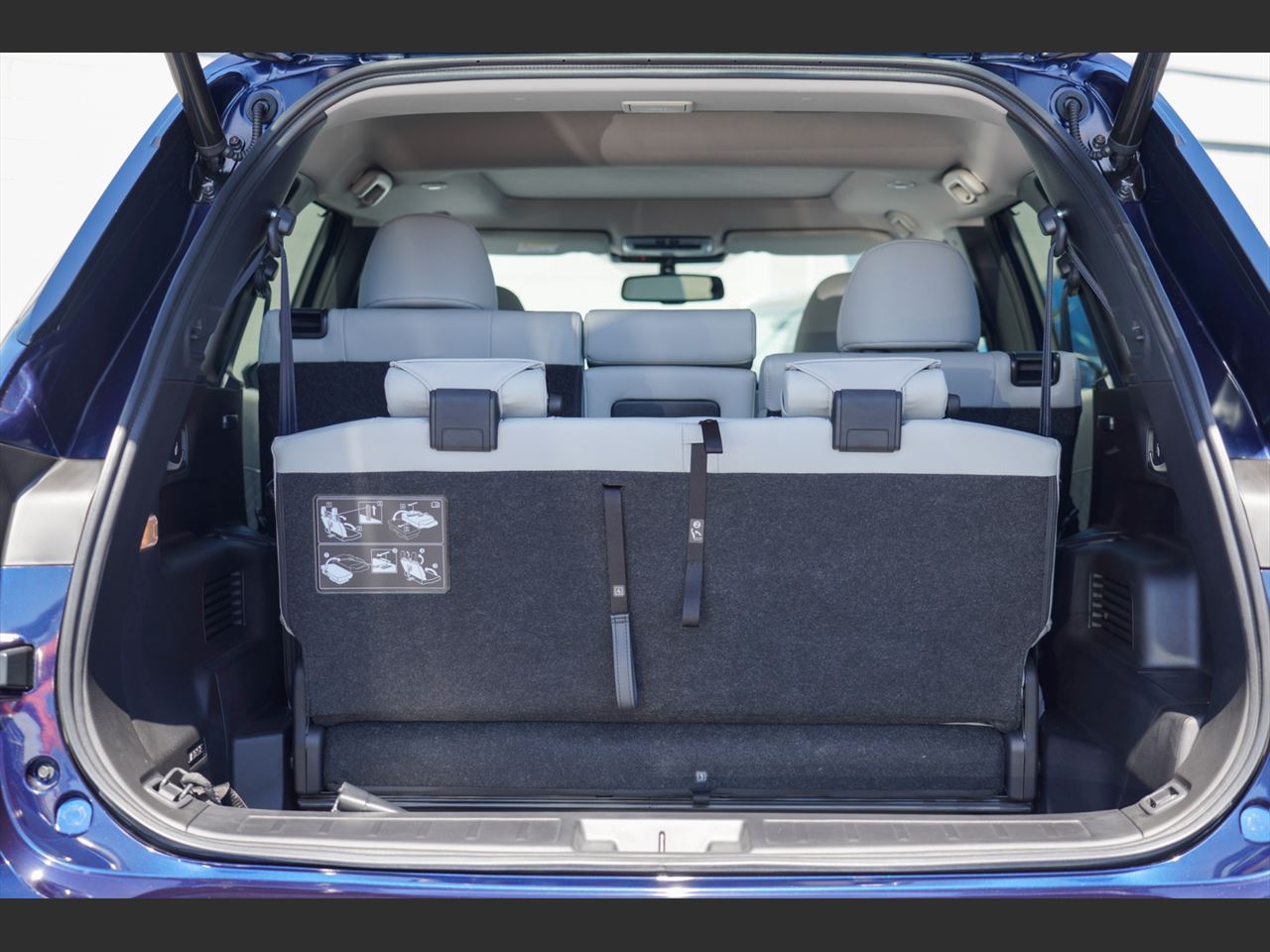 2022 Mitsubishi Outlander cargo space