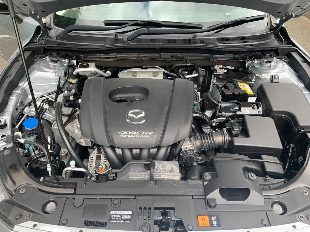 2018 Mazda Axela bonnet