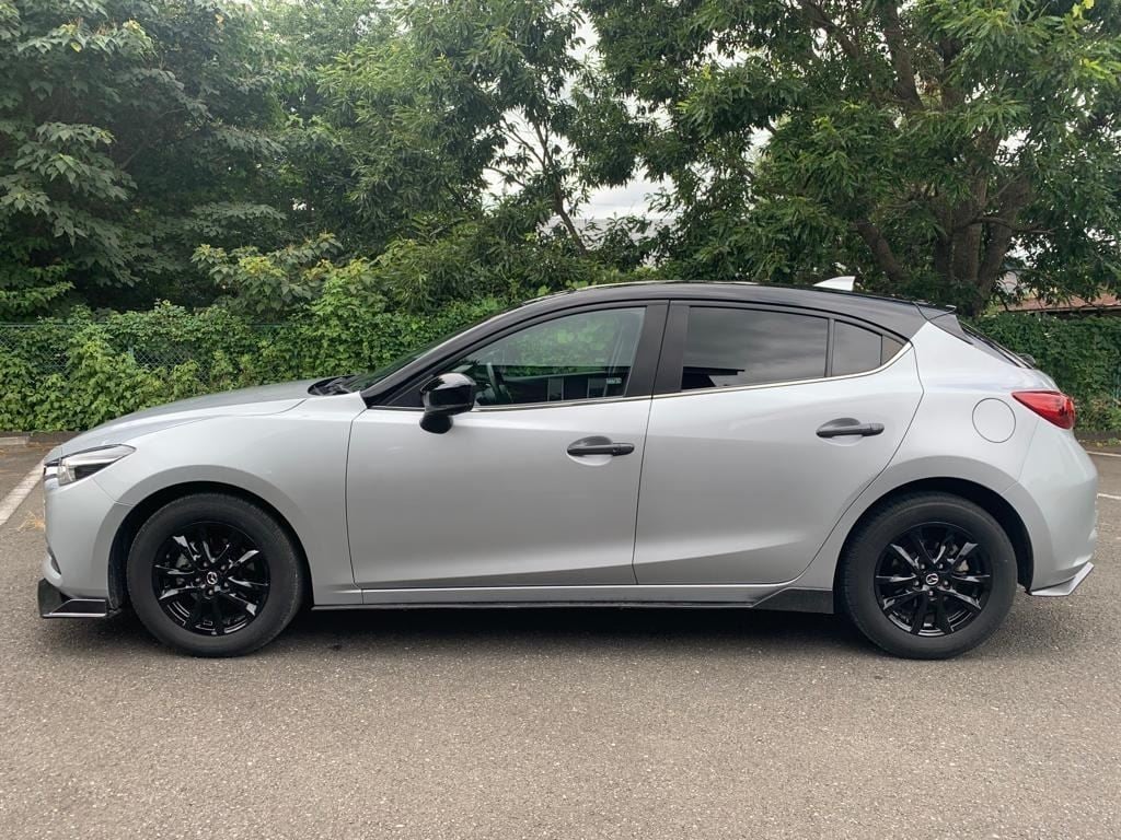 2018 Mazda Axela side profile.