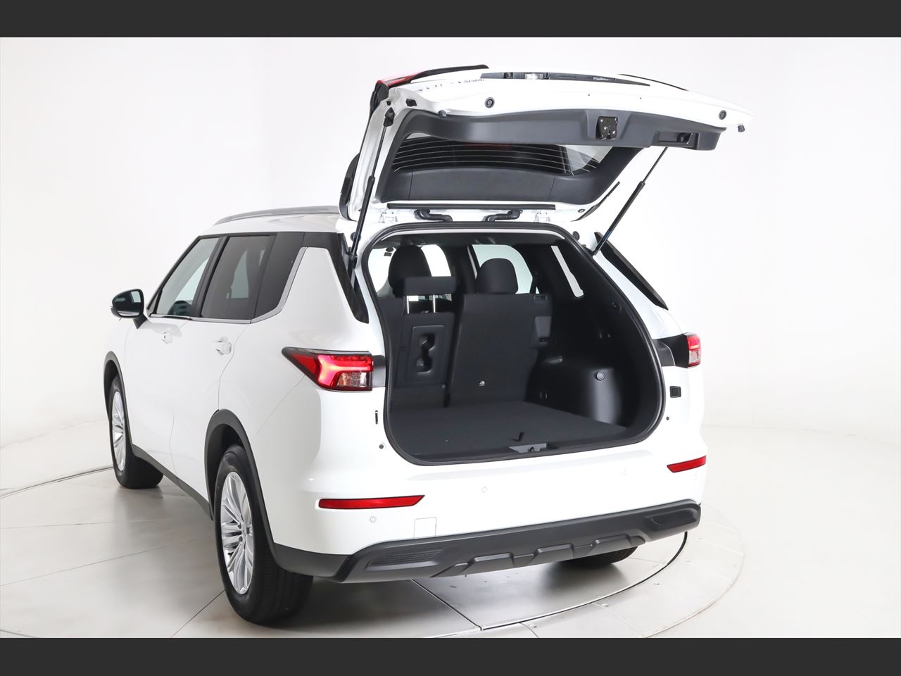 2020 Mitsubishi Outlander cargo space